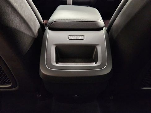 Used 2025 Volvo XC60 B5 Core image 31