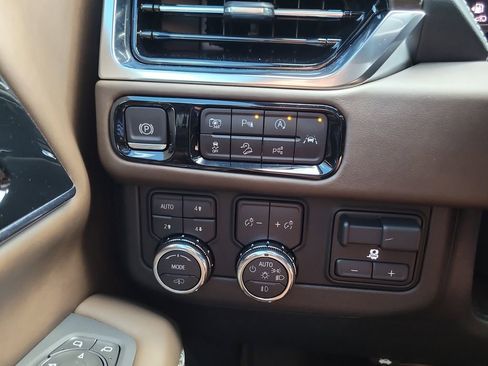 Used 2025 GMC Yukon Denali Ultimate image 35