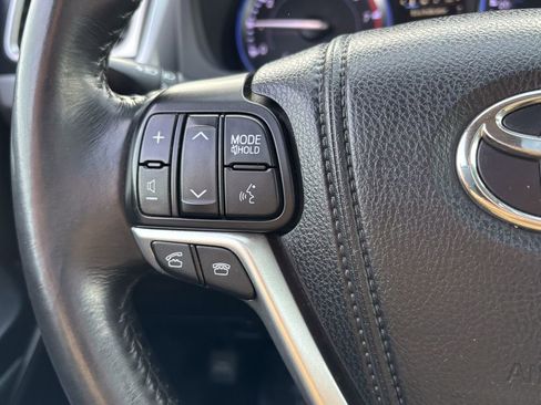 Used 2014 Toyota Highlander Limited image 30