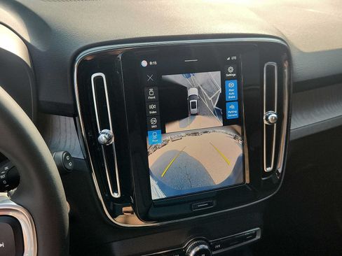 Certified 2024 Volvo XC40 B5 Plus w/ Protection Package Premier AWD/4WD image 16