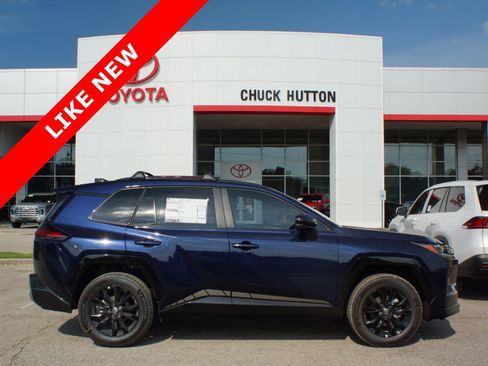Used 2026 Toyota RAV4 SE FWD image 1