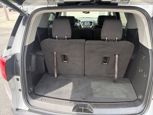 Used 2019 GMC Acadia SLE FWD image 13