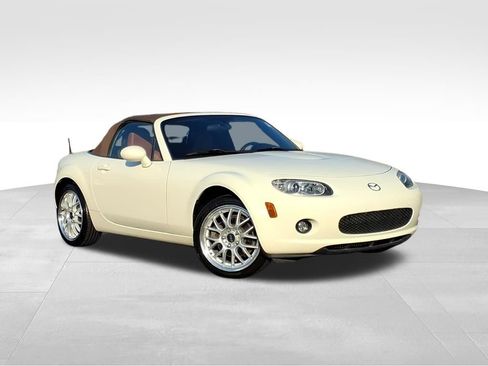 Used 2007 MAZDA MX-5 Miata Grand Touring w/ Premium Pkg image 2