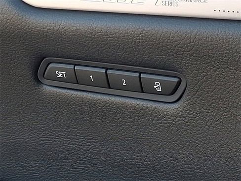 Used 2025 Cadillac XT5 Premium Luxury image 30