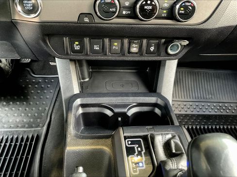 Used 2017 Toyota Tacoma SR5 RWD image 16