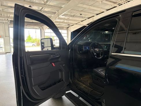 Used 2024 Chevrolet Silverado 2500 LTZ w/ LTZ Convenience Package AWD/4WD image 5