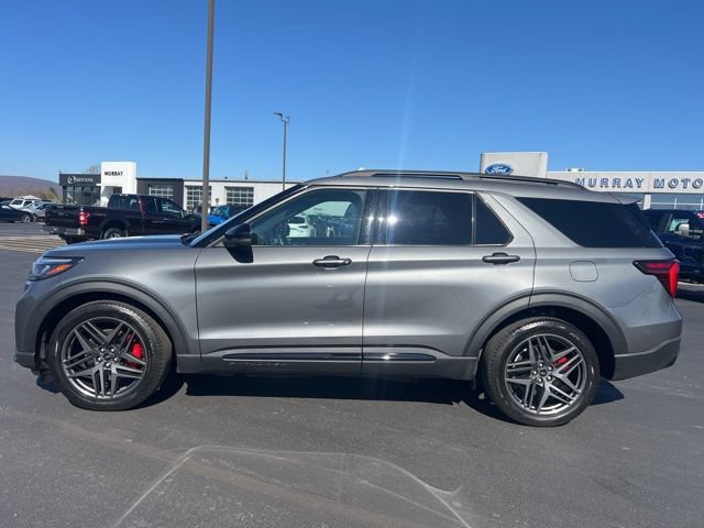 Used 2025 Ford Explorer ST AWD/4WD image 4
