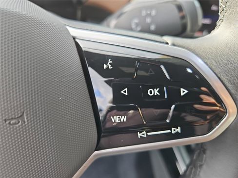 New 2025 Volkswagen ID.4 Pro image 17