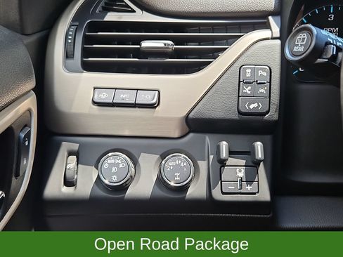 Used 2018 GMC Yukon XL Denali w/ Denali Ultimate Package AWD/4WD image 15