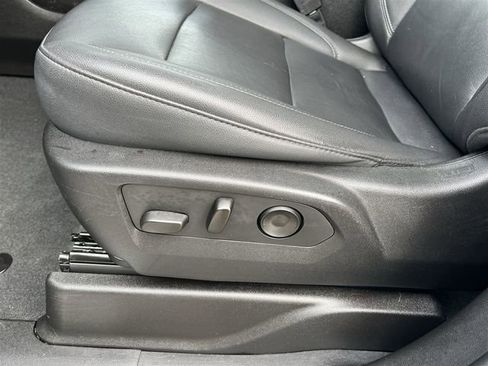 Used 2022 Chevrolet Tahoe Z71 w/ Off-Road Capability Package image 18