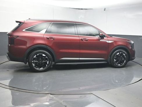 Used 2025 Kia Sorento S FWD image 8