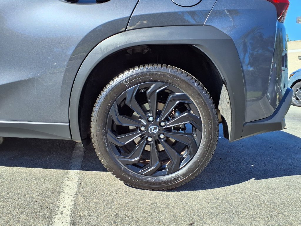 Used 2022 Lexus UX 200 w/ Accessory Package (Z1) FWD image 9