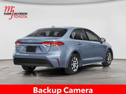 Used 2025 Toyota Corolla LE FWD image 3