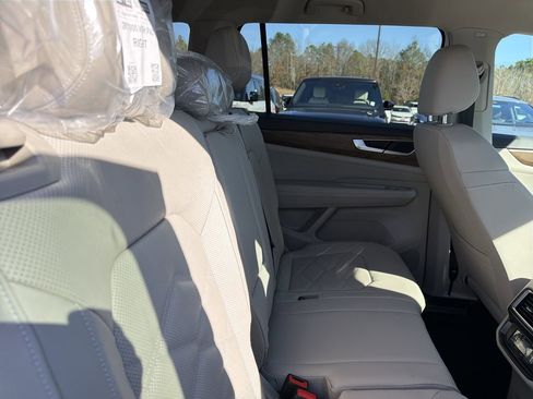 New 2026 Volkswagen Atlas SE image 18