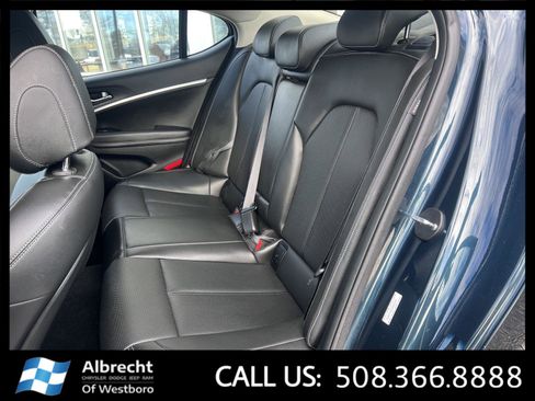 Used 2025 Genesis G70 2.5T image 13