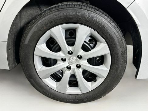 Used 2023 Toyota Corolla LE image 11