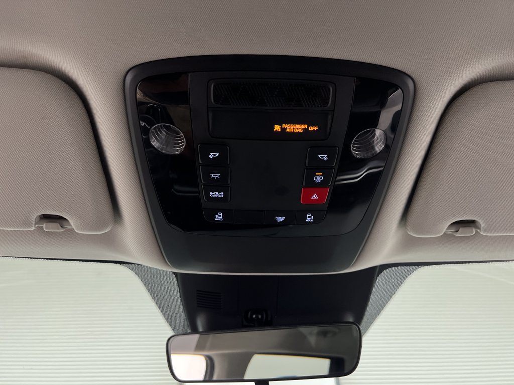 Used 2025 Kia Carnival FWD image 73