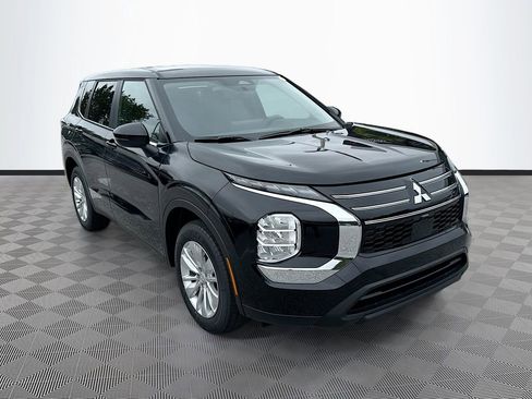 New 2026 Mitsubishi Outlander ES image 3