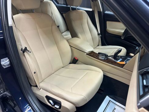 Used 2017 BMW 320i xDrive Sedan image 32