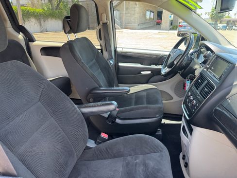 Used 2017 Dodge Grand Caravan SE w/ Power Window Group FWD image 19