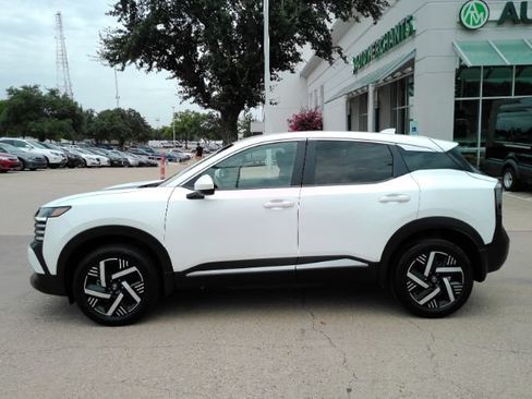 Used 2025 Nissan Kicks SV FWD image 12