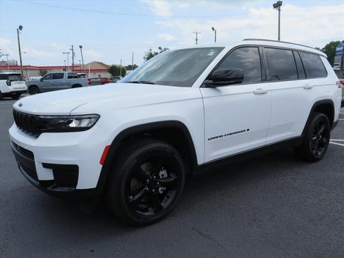 Used 2023 Jeep Grand Cherokee L Altitude AWD/4WD image 8