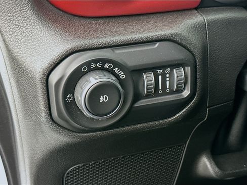 Used 2018 Jeep Wrangler Unlimited Rubicon AWD/4WD image 17