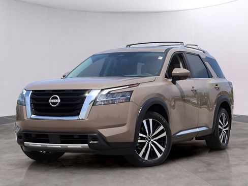 Used 2024 Nissan Pathfinder Platinum w/ Cargo Package AWD/4WD image 24