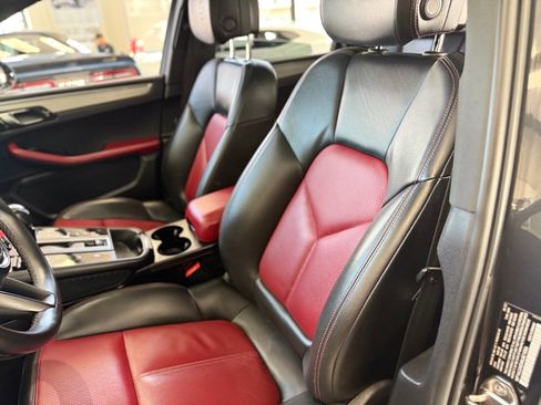 Used 2022 Porsche Macan S image 14
