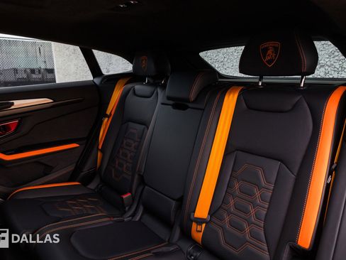 Used 2025 Lamborghini Urus SE image 33