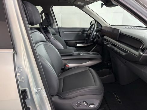 Used 2024 Kia EV9 Light RWD image 45