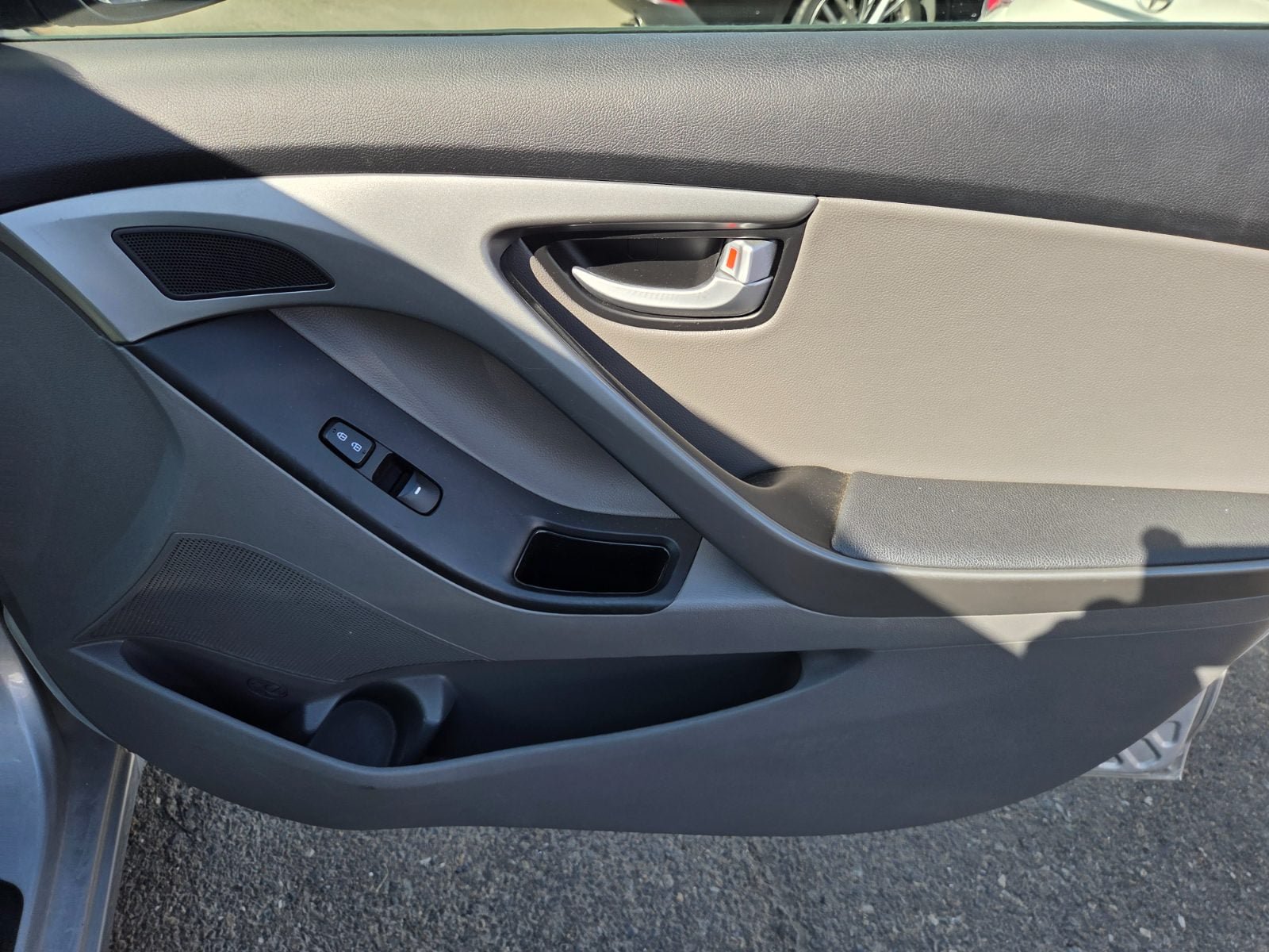 Used 2014 Hyundai Elantra Limited w/ Option Group 03 FWD image 14