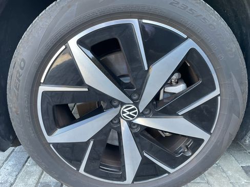 Used 2023 Volkswagen ID.4 Pro S image 9