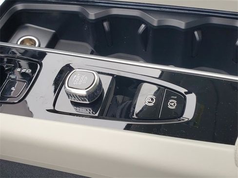 New 2026 Volvo XC60 B5 Ultra w/ Protection Package Premier image 24