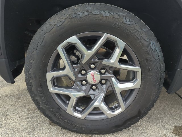 Used 2024 GMC Sierra 1500 SLT w/ SLT Premium Plus Package AWD/4WD image 9