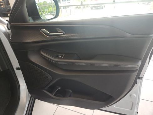 Certified 2025 Jeep Grand Cherokee Laredo X w/ Luxury Tech Group I RWD image 15