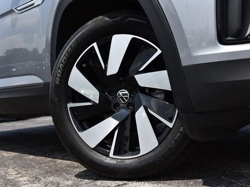 Used 2025 Volkswagen Atlas Cross Sport SE FWD image 3