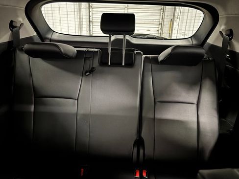 Used 2024 Toyota Highlander XLE FWD image 20