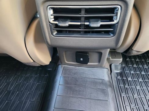 Used 2021 Lincoln Corsair AWD image 18