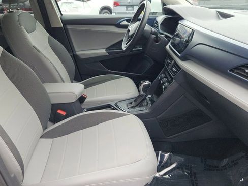 Used 2024 Volkswagen Taos SE image 31