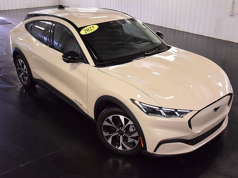 Used 2025 Ford Mustang Mach-E Select image 9