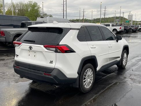 Used 2022 Toyota RAV4 LE AWD/4WD image 6
