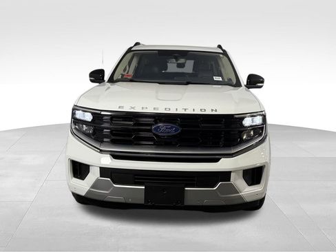 Used 2025 Ford Expedition Platinum w/ Driver's Package AWD/4WD image 10