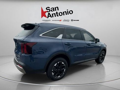 Used 2025 Kia Sorento S AWD/4WD image 15