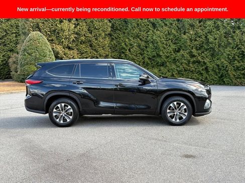 Used 2021 Toyota Highlander XLE image 6
