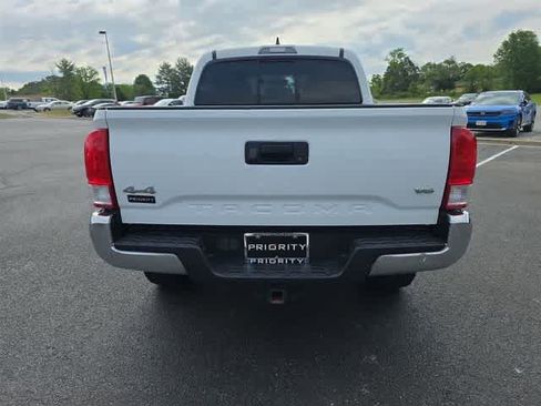 Used 2017 Toyota Tacoma SR5 w/ Tow Package AWD/4WD image 15