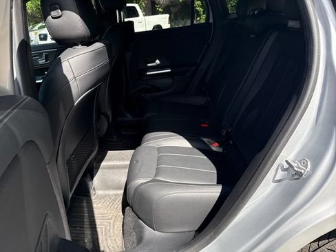 Used 2021 Mercedes-Benz GLA 250 4MATIC image 13