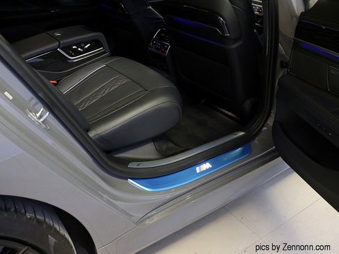 Certified 2022 BMW 750i xDrive w/ Executive Package image 37