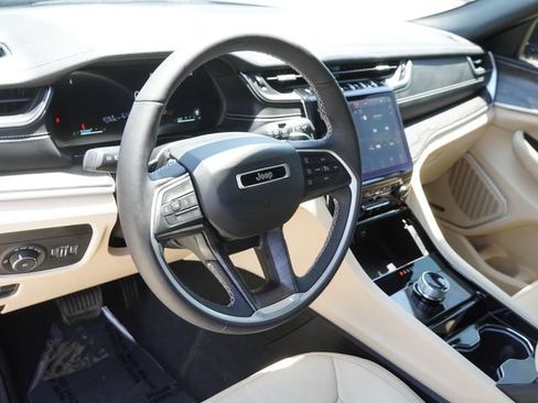 Used 2023 Jeep Grand Cherokee Limited w/ Luxury Tech Group II RWD image 18