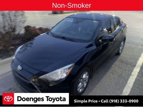 Used 2017 Toyota Yaris iA image 2